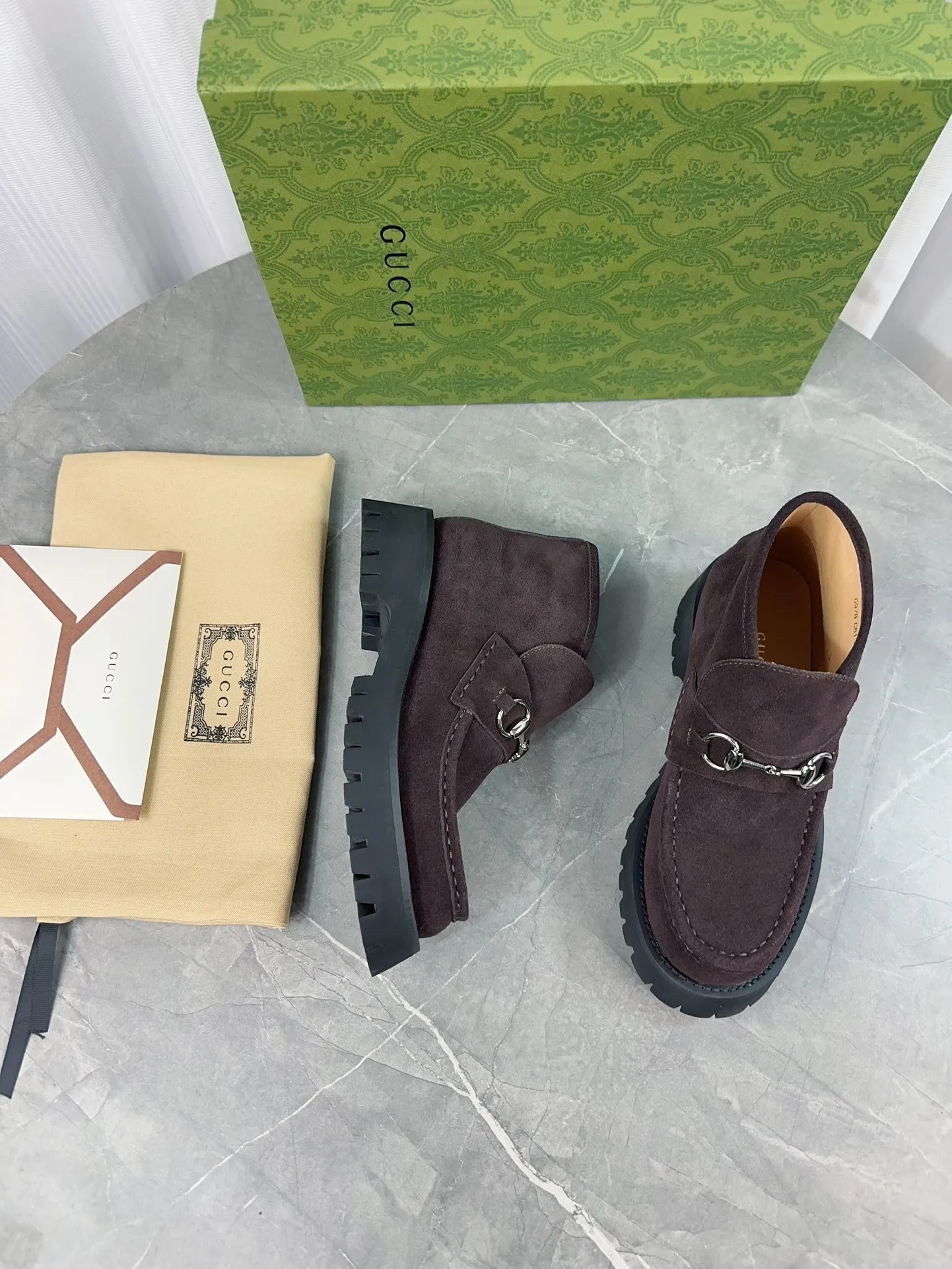 Men's shoes 💰620💰 New model from Gucci, double GG groove thick-soled loafers. The original version is made 1:1. Super beautiful quality, classic model at the counter. ❶Upper: original open-edge beaded cowhide ❷Inner lining: water-dyed cowhide ❸Feet: water-dyed cowhide ❹Outsole: ultra-light original sole ❺Thick sole heightening: 3.5cn ❻Packing: original packaging ❼Number: 35-42 (41 41 customized, non-refundable) Men's model: 38-46 (45, 46 customized, non-returnable)